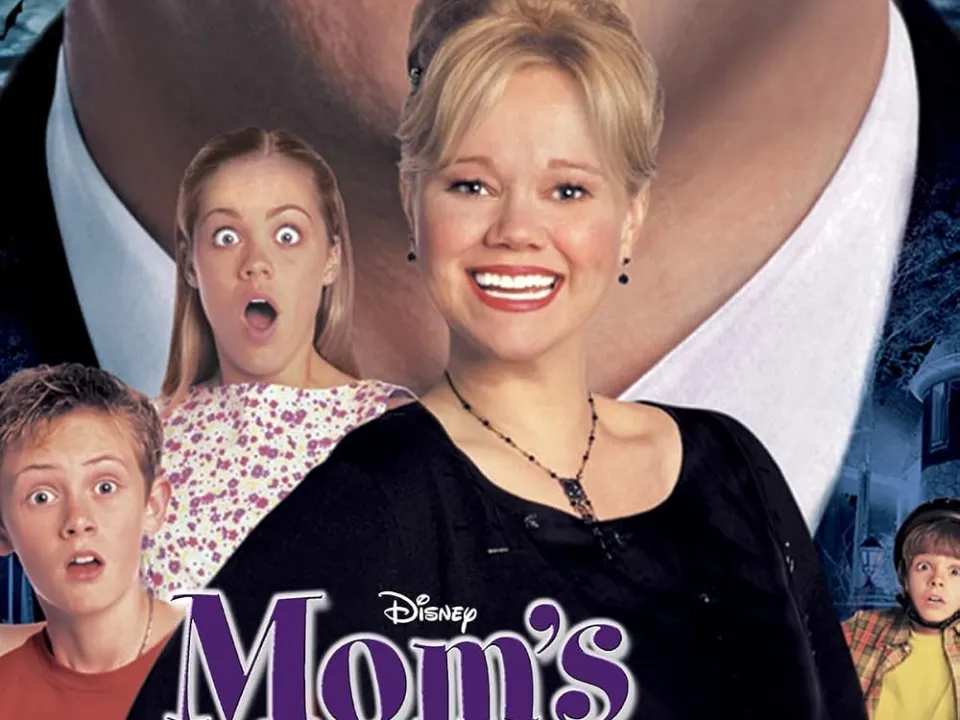Poster for Mom’s Got a Date with a Vampire